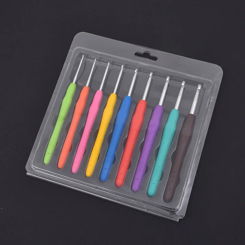 Hand-knitted rainbow crochet set, TPR soft handle, aluminum crochet needles