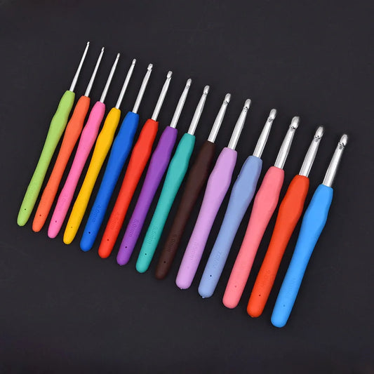 Hand-knitted rainbow crochet set, TPR soft handle, aluminum crochet needles